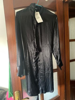 Vestido negro satinado