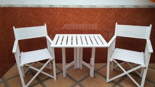 Mesa y 2 sillas de balcón de madera blanca
