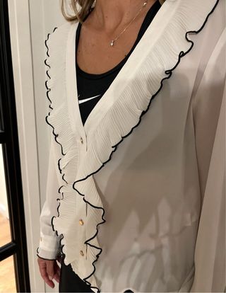 Blusa Zara blanca con volantes