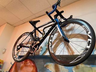 Bicicleta de carretera
CUBE carbono
TALLA 52