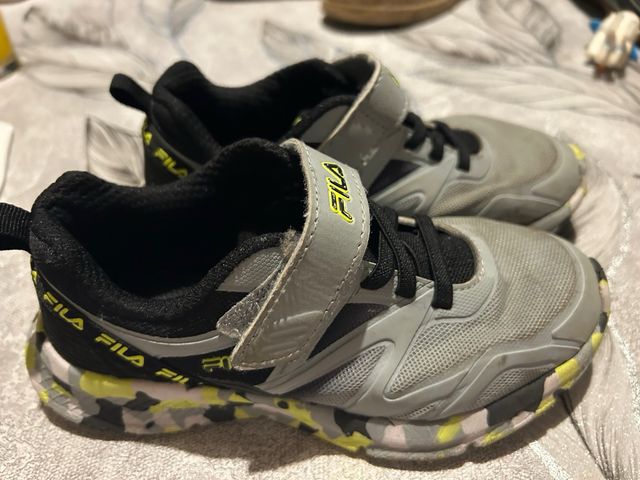 Tenis Fila poco uso talla 30