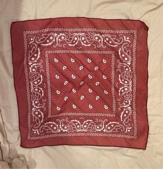 Bandana bordeaux con dettagli bianchi
