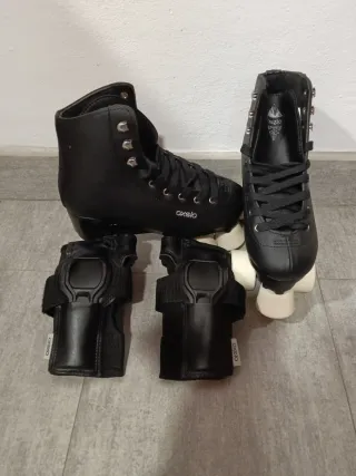 Patines negros con protecciones y bolsa