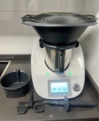 Thermomix Vorwerk TM5 con accesorios