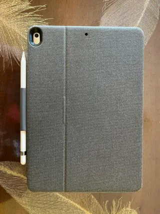 iPad Air 3 Grigio con accessori