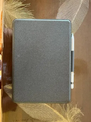iPad Air 3 Grigio con accessori