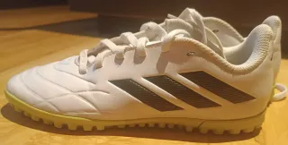 Zapatillas Adidas multitaco fútbol blancas