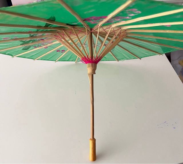 Sombrilla japonesa decorada flores