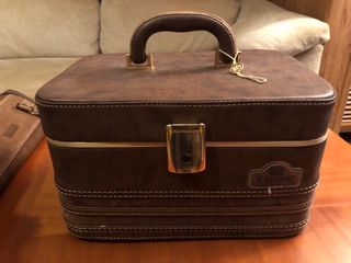 Bolsa de viaje , porta traje y neceser de piel 