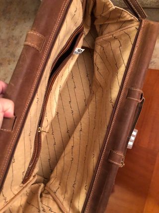 Bolsa de viaje , porta traje y neceser de piel 