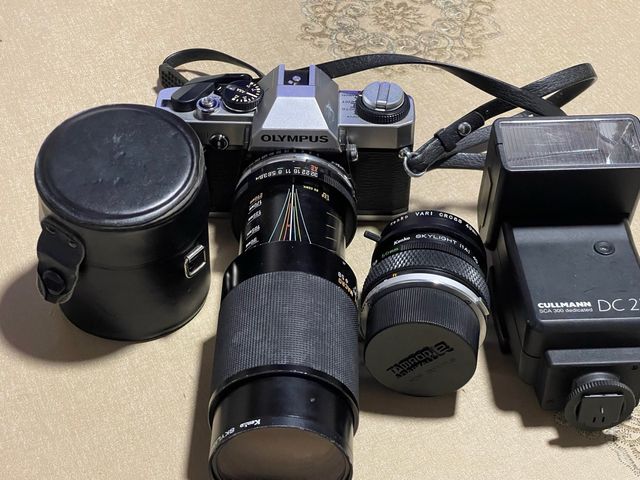 Cámara Olympus OM 20 + Accesorios