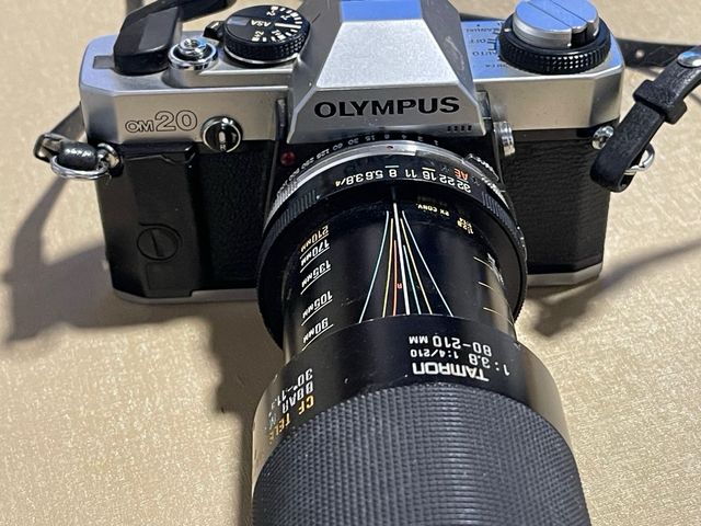 Cámara Olympus OM 20 + Accesorios