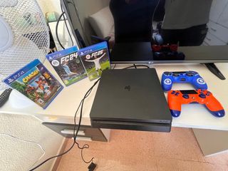 PS4 + 2 Mandos + 3 Juegos