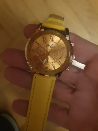 Reloj Unisex Dorado y Amarillo