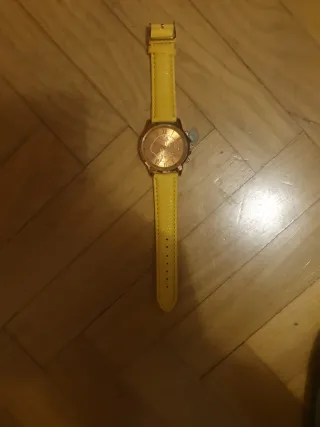 Reloj Unisex Dorado y Amarillo