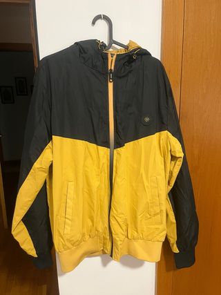Cazadora con capucha bicolor