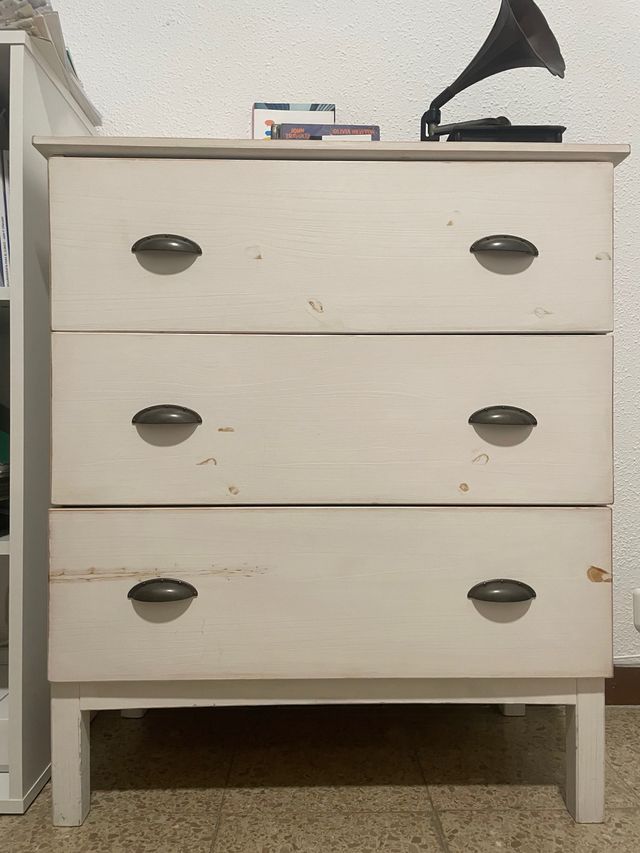 Cajonera in legno bianco sfumato urgente