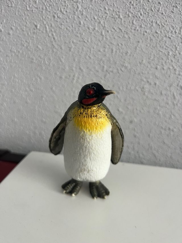 Figura Pingüino Emperador AAA