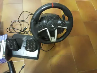 Volante Hori PS4 con pedales