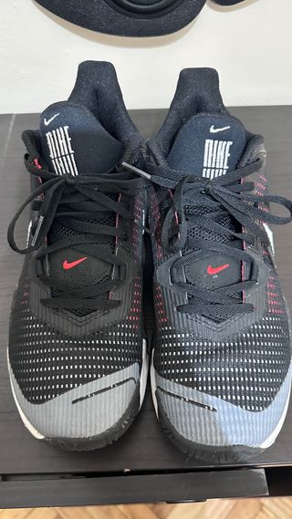 Tenis Nike Negro y Rojo
