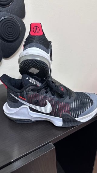 Tenis Nike Negro y Rojo