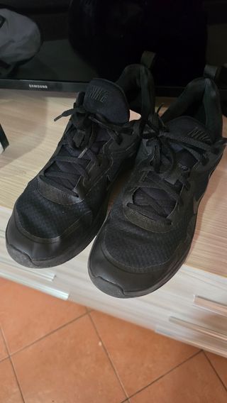 Scarpe Nike nere uomo