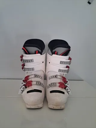Esquís L100 + bastones
Botas HEAD Talla 20-20.5