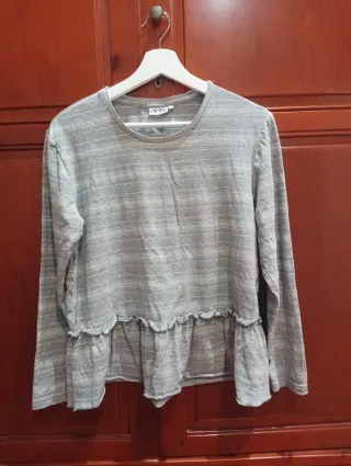 Camiseta V&S gris con volante