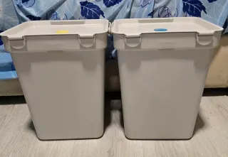 Cubos de reciclaje de plástico