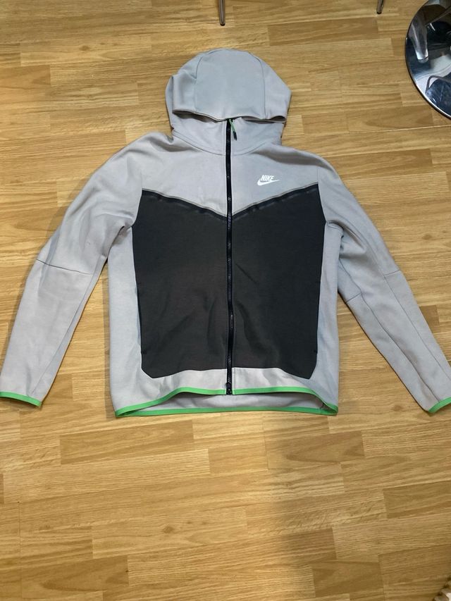 Sudadera Nike Tech Gris y Verde