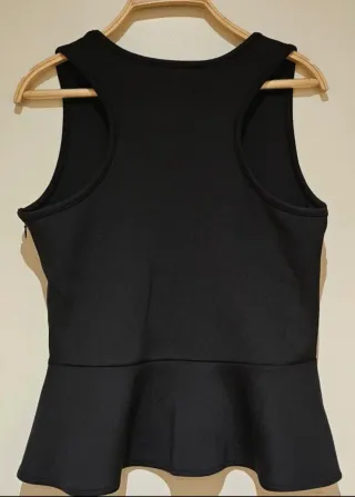 Top peplum negro