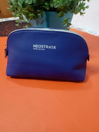 Neceser NeoStrata para el cuidado de la piel 