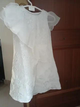 Vestido blanco de fiesta infantil
