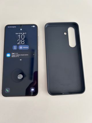 Samsung Galaxy S25 grigio smartphone 