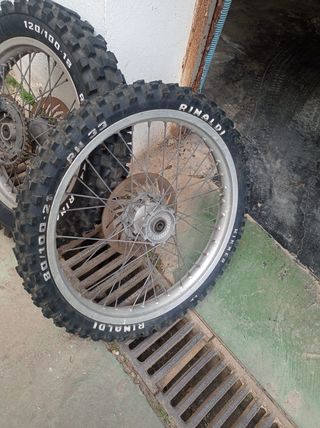 Ruedas Moto Rinaldi 120/100-18