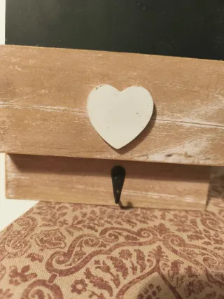 Pizarra decorativa de madera con corazón