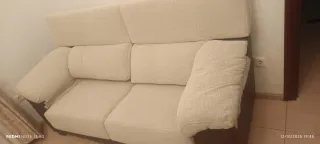 Sofá beige y marrón de tela