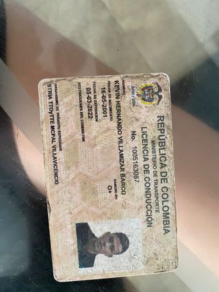 Busco empleo en cualquier cosa, tengo licencia.