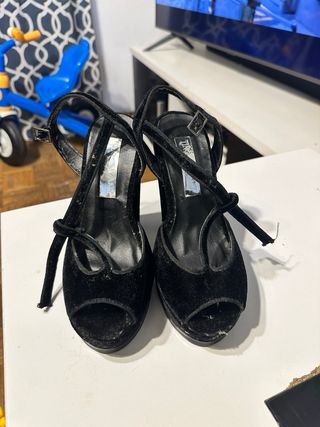 Sandalias de tacón negras