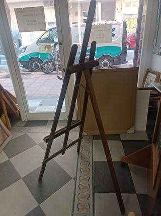 Caballete de madera para pintar