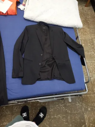 Traje negro Zara talla 40
