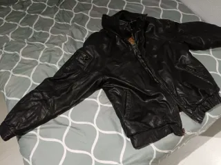 Chaqueta de cuero negra talla 44