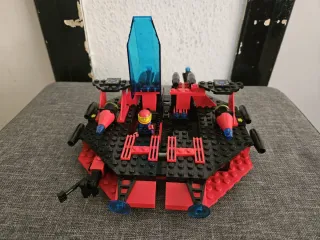 Lego Space Spyrius 6939 Saucer Centurion.