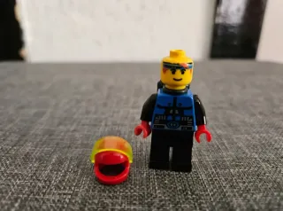 Lego Space Spyrius 6939 Saucer Centurion.