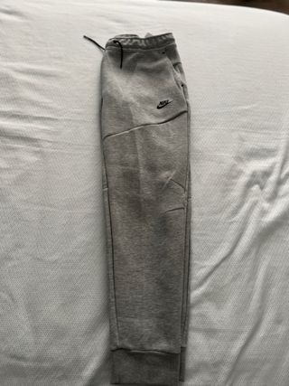 Pantalón Nike Tech Fleece. 