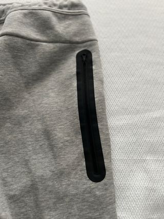 Pantalón Nike Tech Fleece. 