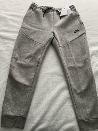 Pantalón Nike Tech Fleece. 
