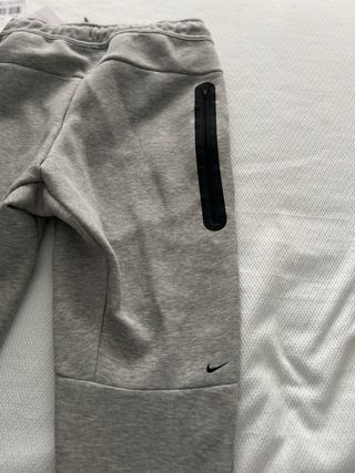 Pantalón Nike Tech Fleece. 