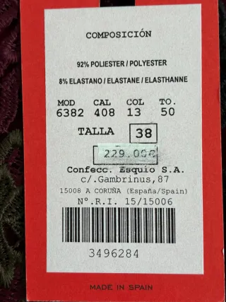 Vestido fiesta Alba Conde granate, verde, y negro.