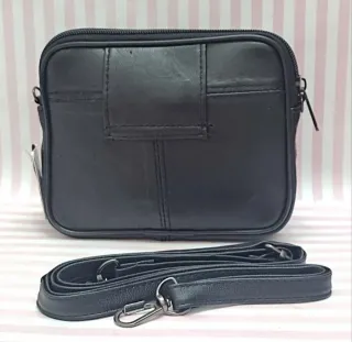 REBAJA! BOLSO RIÑONERA DE PIEL NEGRA. BANDOLERA 